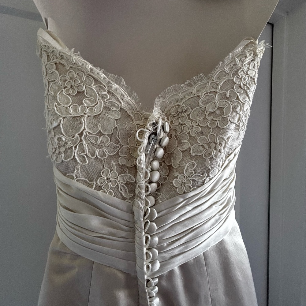 Elegant Cream Lace Women’s Dress